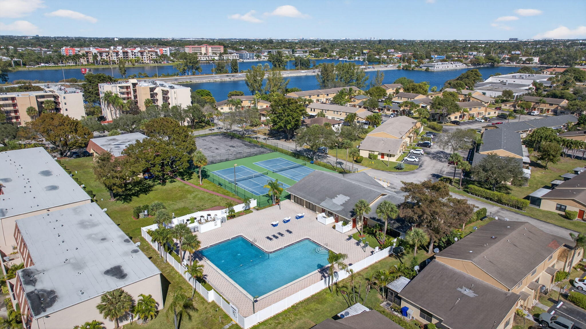 BLUE LAKE TOWNHOUSES - Residential