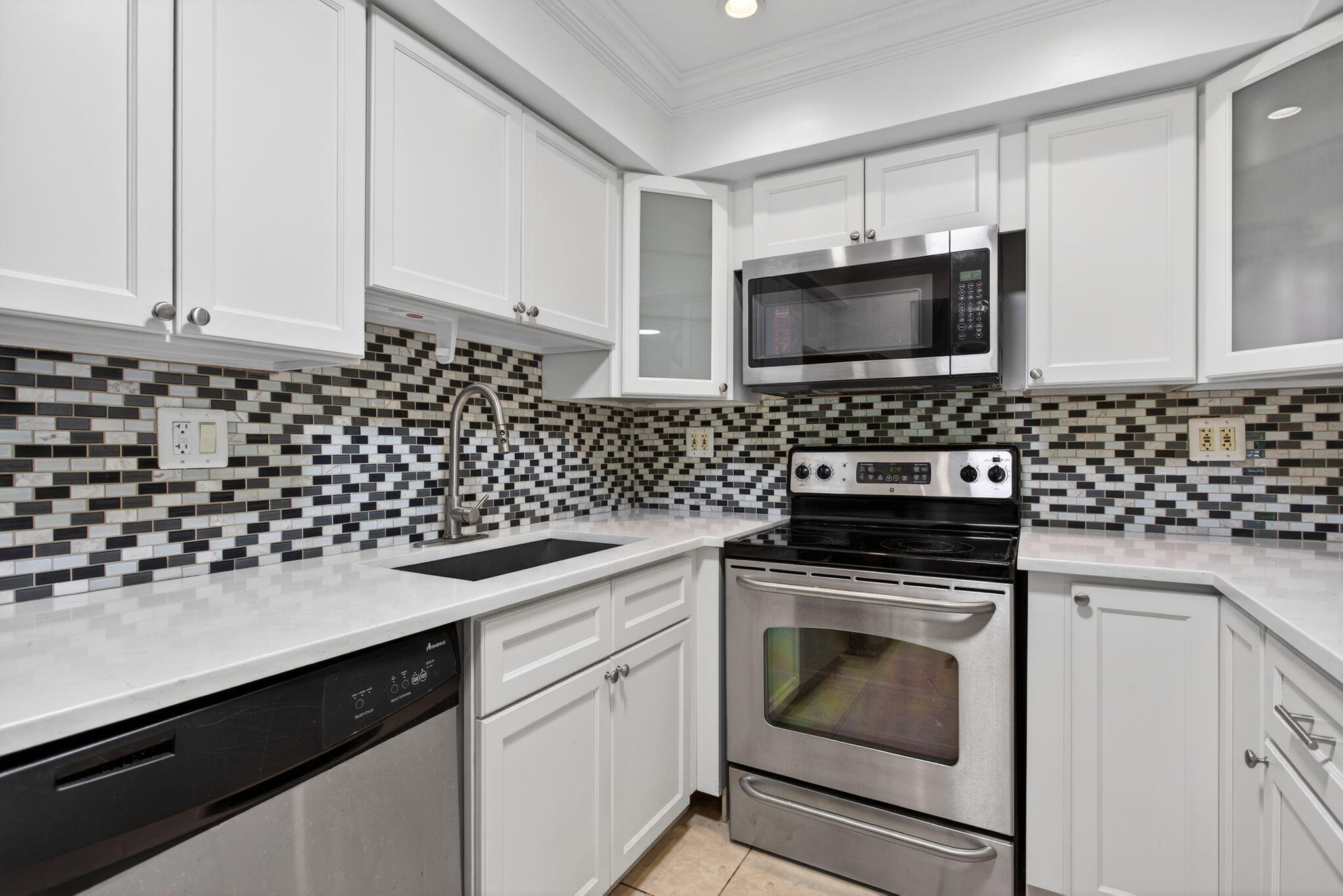 BLUE LAKE TOWNHOUSES - Residential