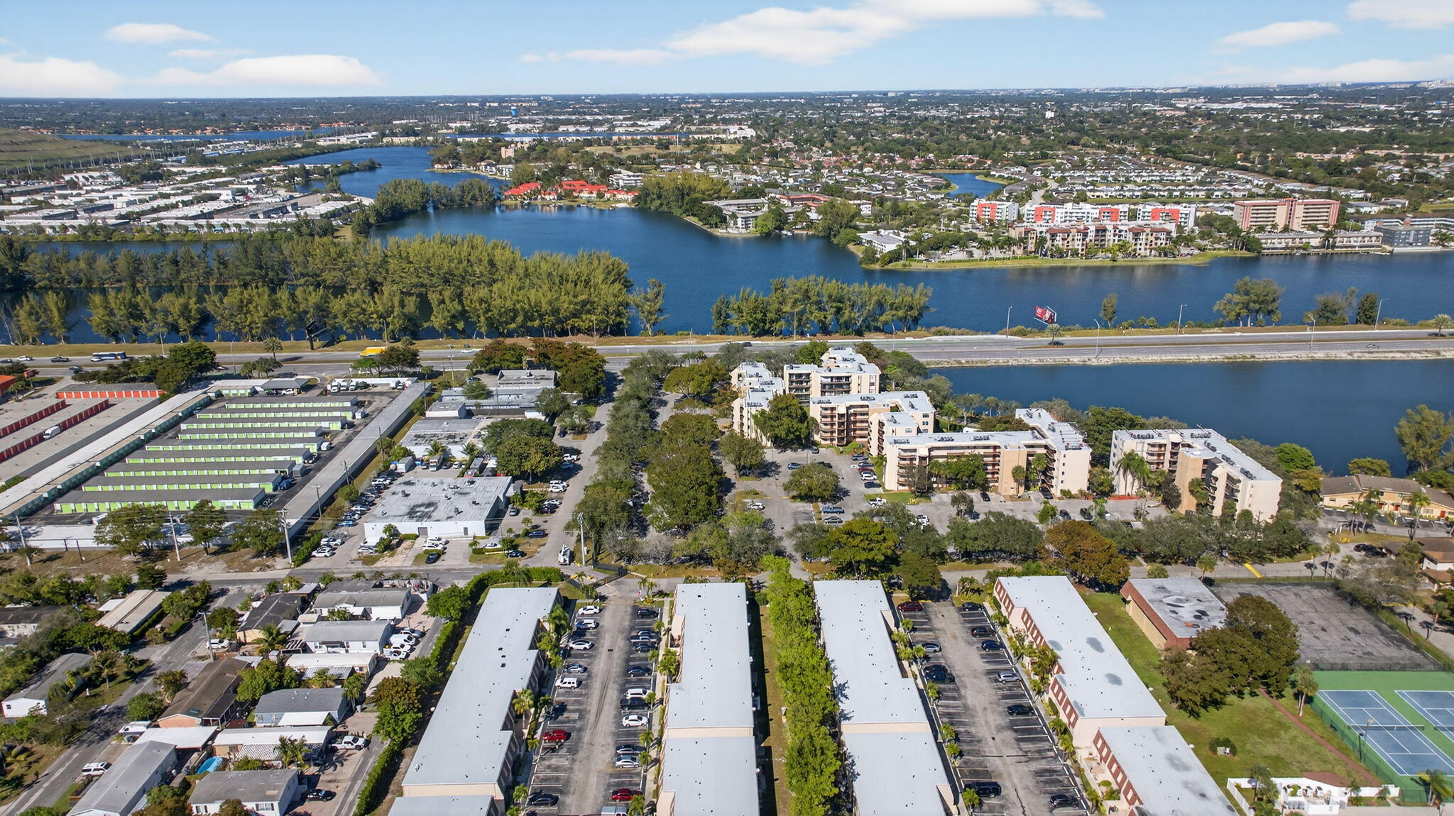 BLUE LAKE TOWNHOUSES - Residential