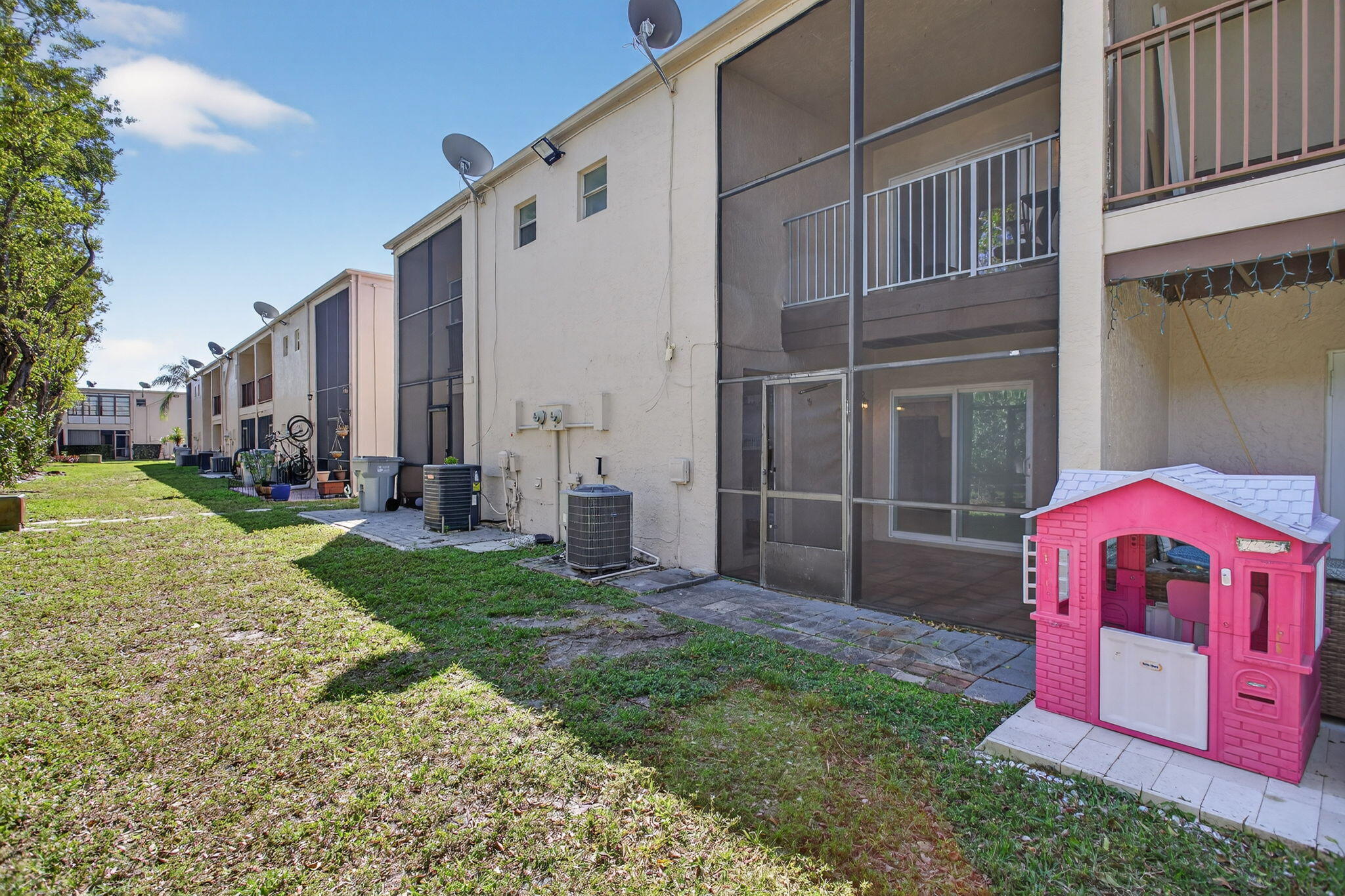 BLUE LAKE TOWNHOUSES - Residential