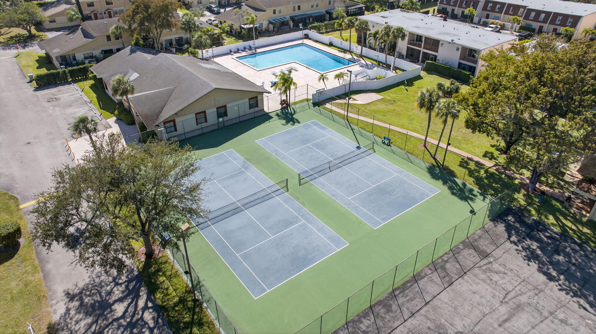 BLUE LAKE TOWNHOUSES - Residential