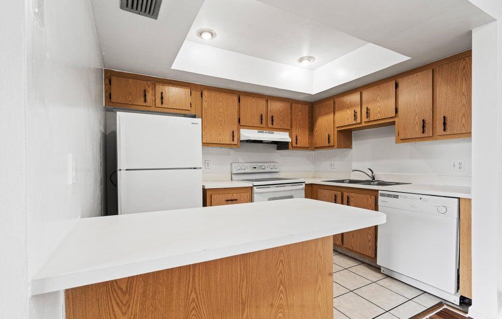 OAK COURT CONDO - Residential Lease