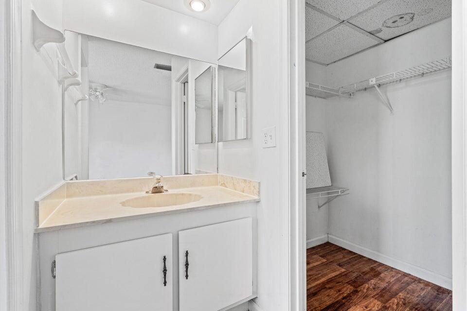 OAK COURT CONDO - Residential Lease