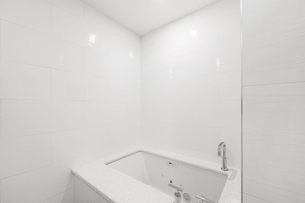 Illini Condo - Residential Lease