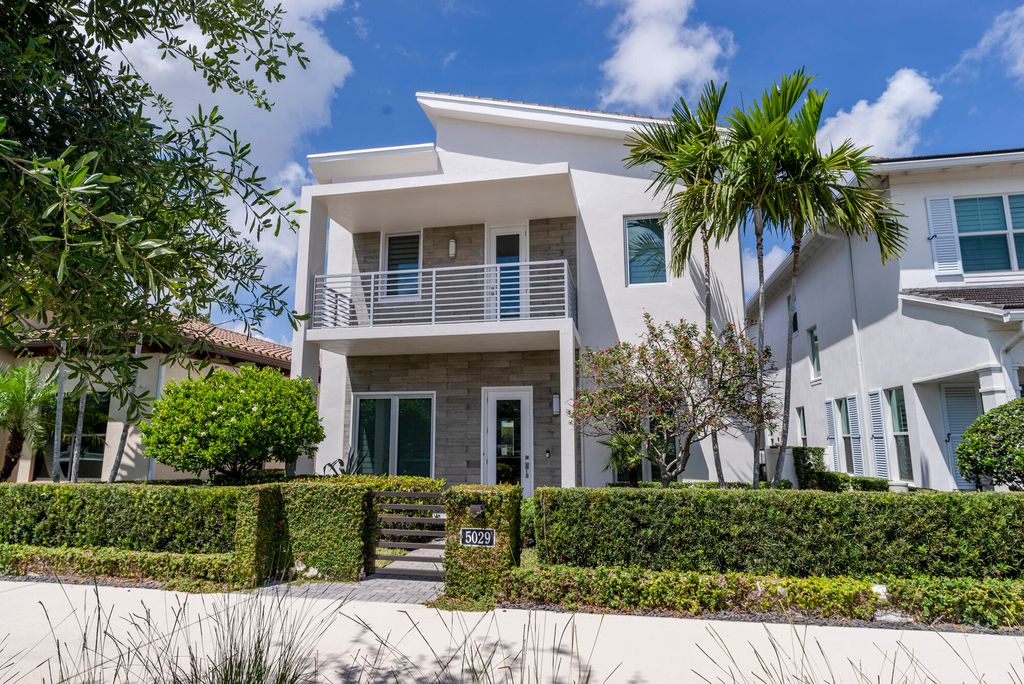 Photo of 5029 Grandiflora Road, Palm Beach Gardens, FL 33418 (MLS # R10920361)