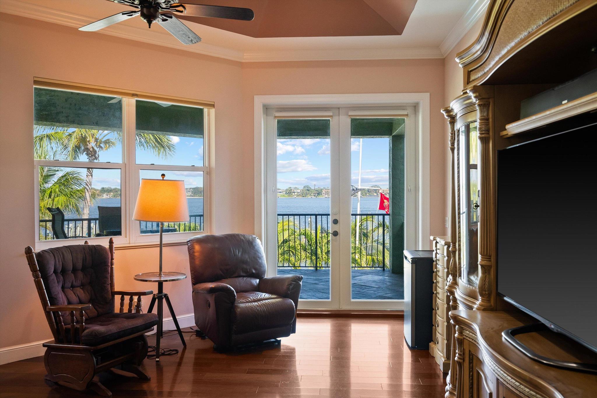 RIVERSIDE (AKA HOGGS) - Residential