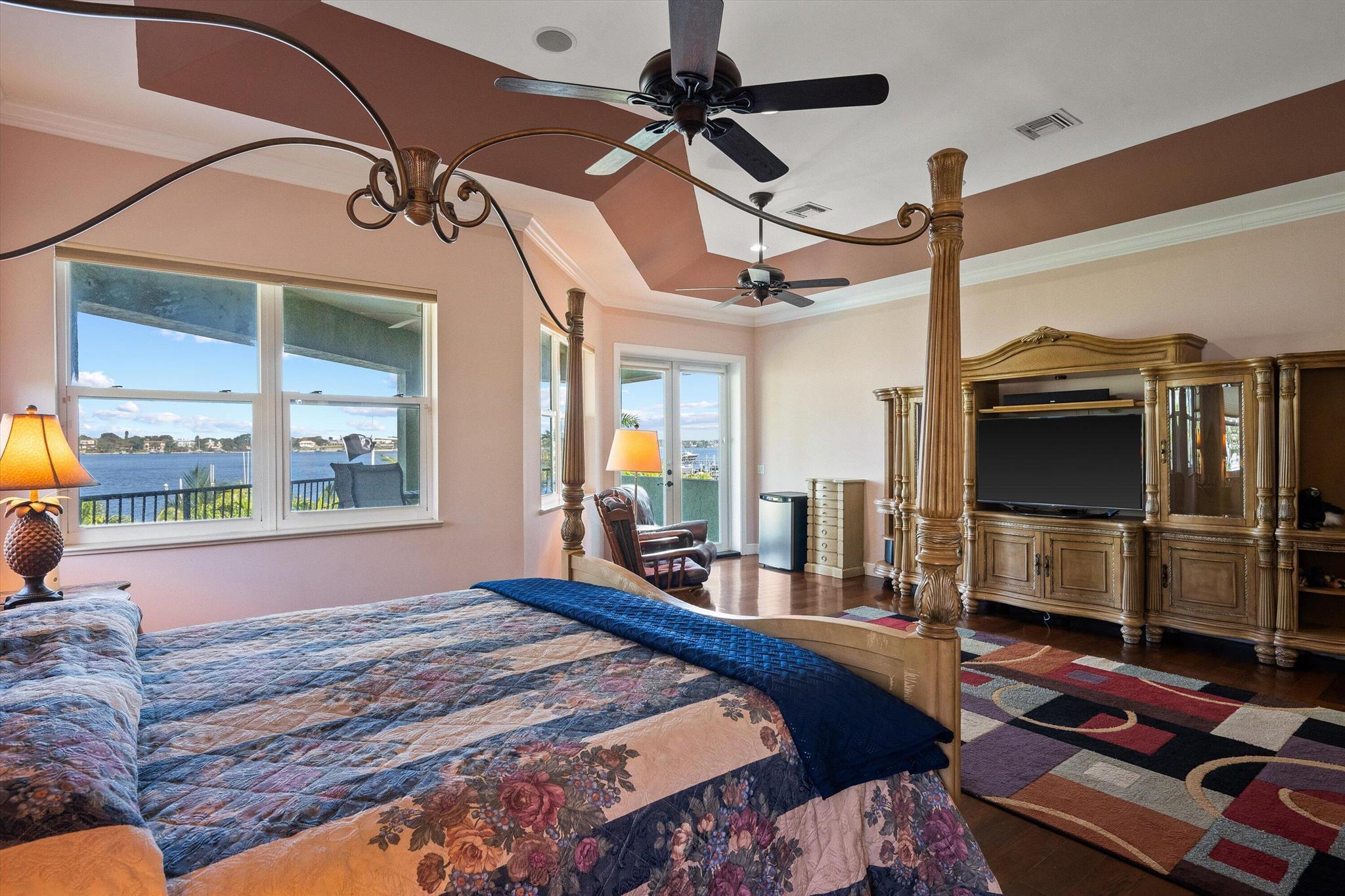 RIVERSIDE (AKA HOGGS) - Residential