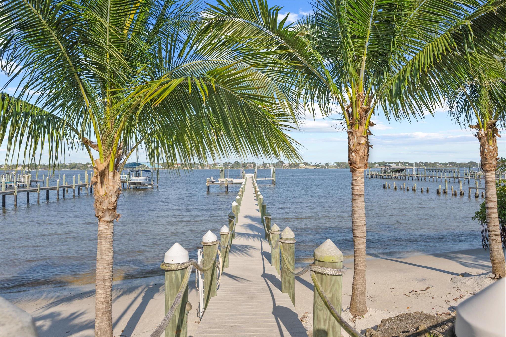 RIVERSIDE (AKA HOGGS) - Residential