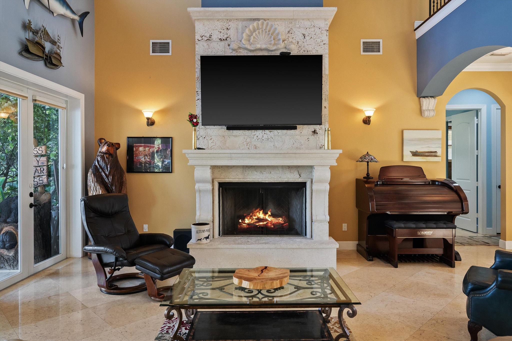 RIVERSIDE (AKA HOGGS) - Residential