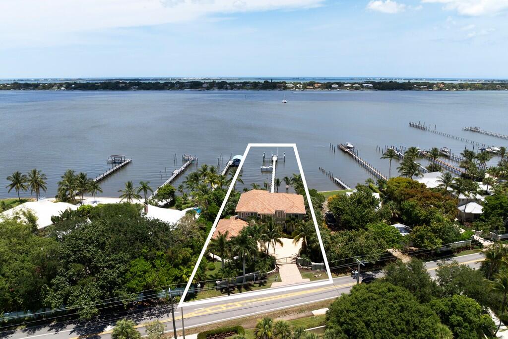 RIVERSIDE (AKA HOGGS) - Residential