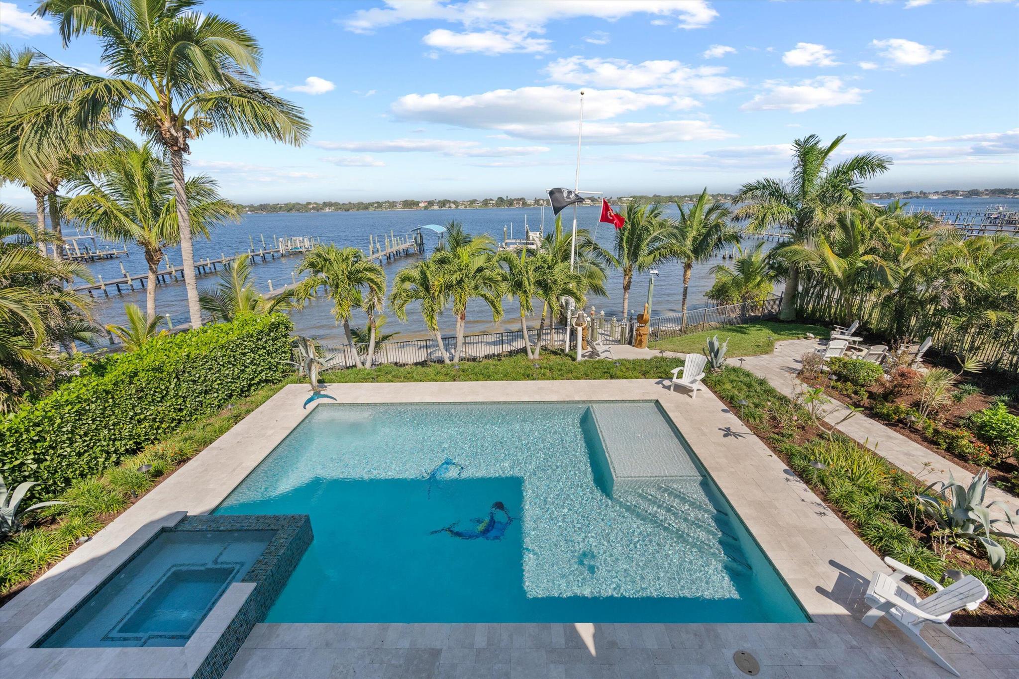 RIVERSIDE (AKA HOGGS) - Residential