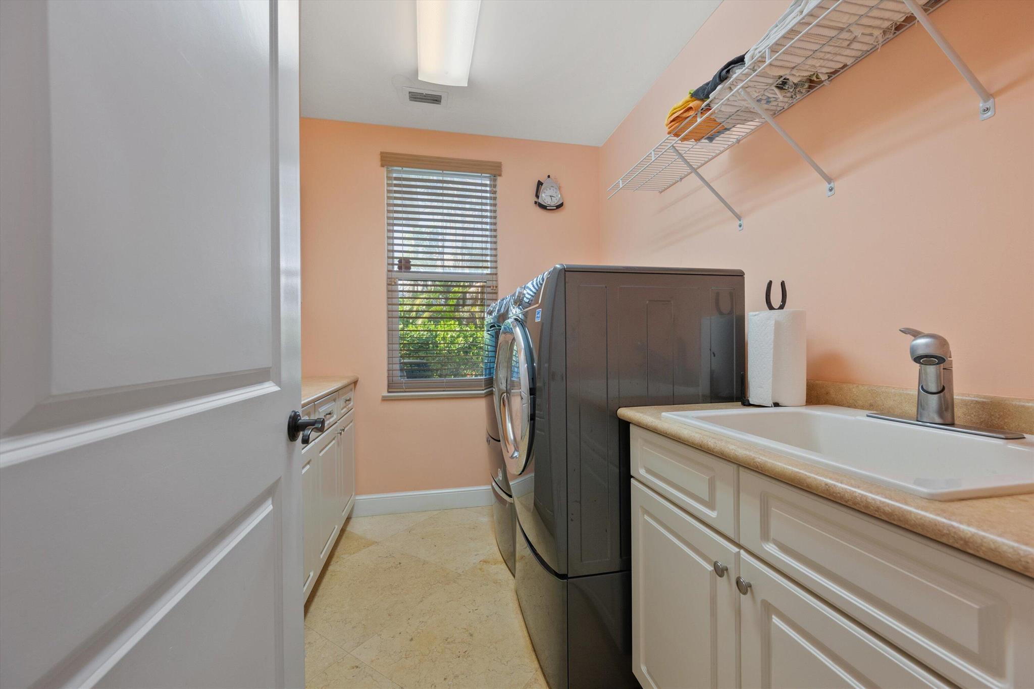 RIVERSIDE (AKA HOGGS) - Residential