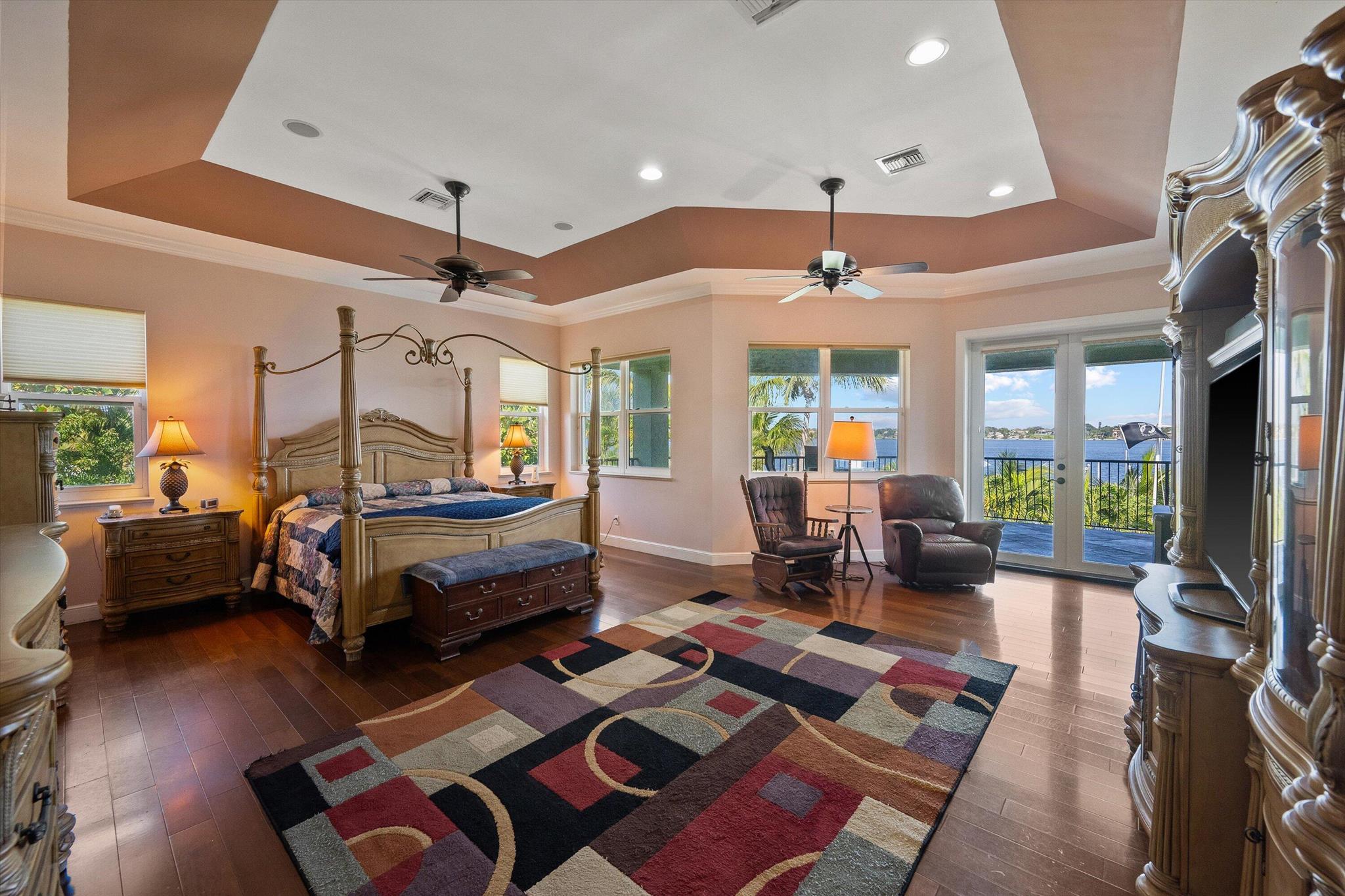 RIVERSIDE (AKA HOGGS) - Residential