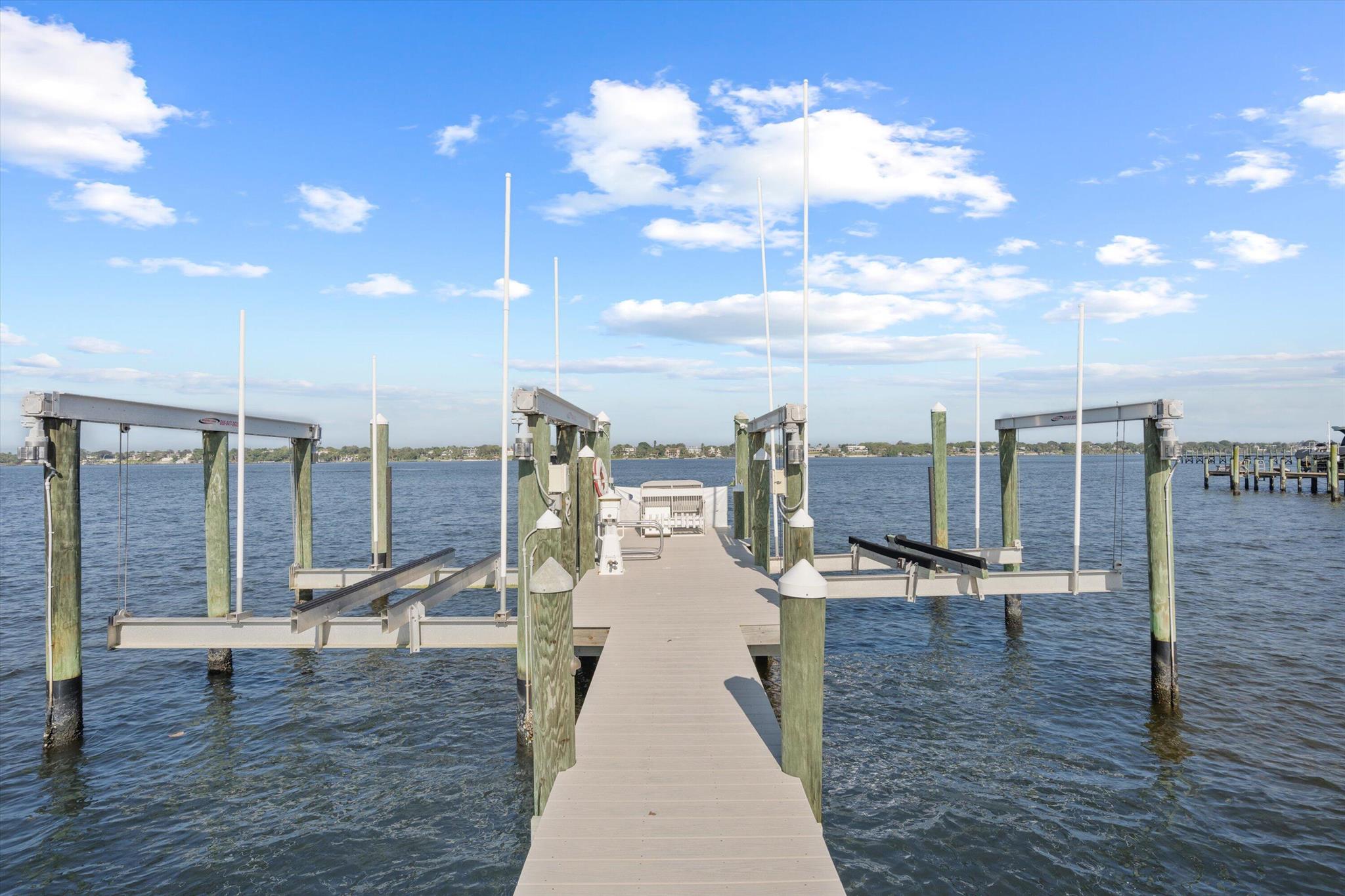 RIVERSIDE (AKA HOGGS) - Residential