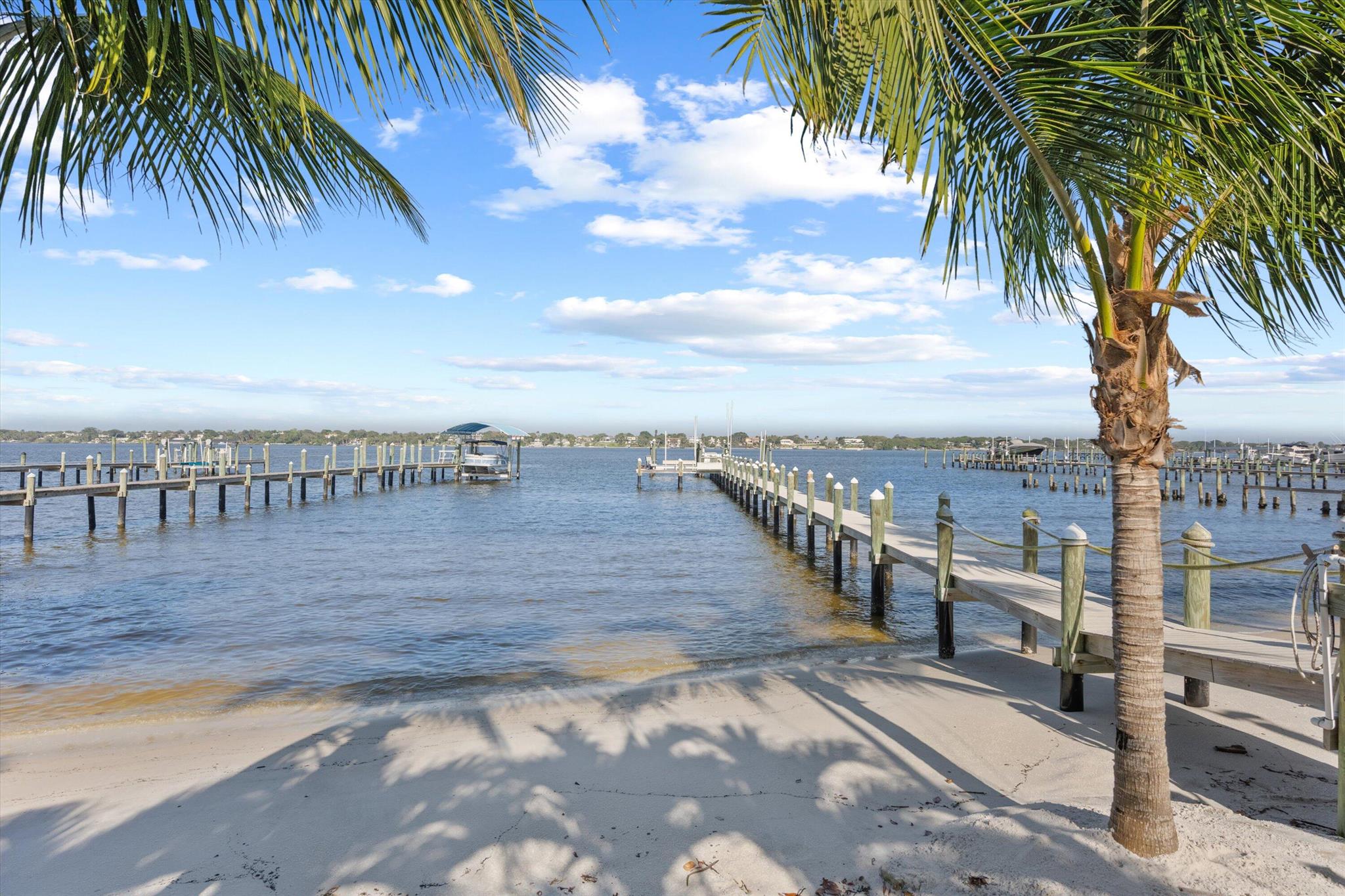 RIVERSIDE (AKA HOGGS) - Residential