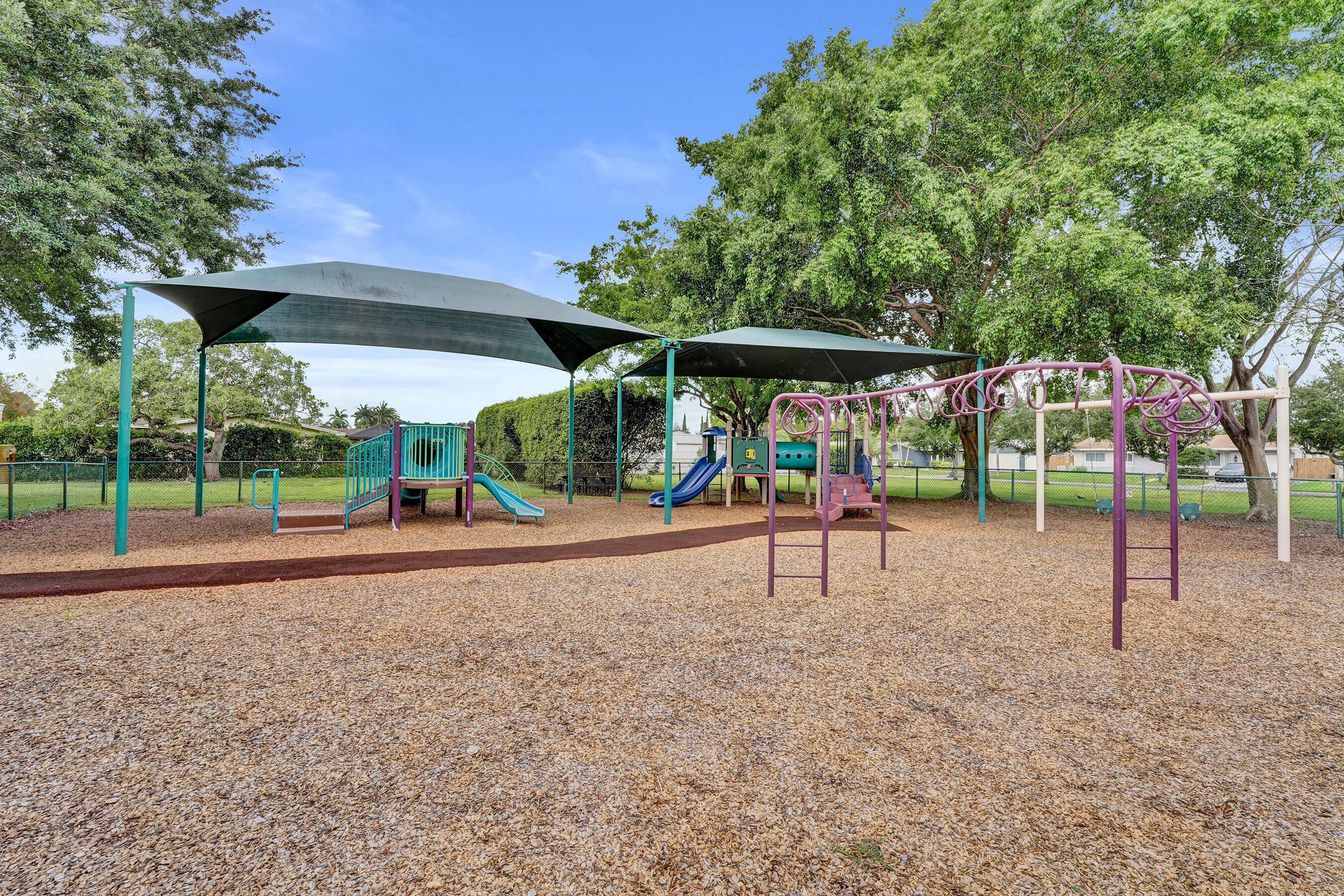 PEMBROKE LAKES SEC 2 - Residential