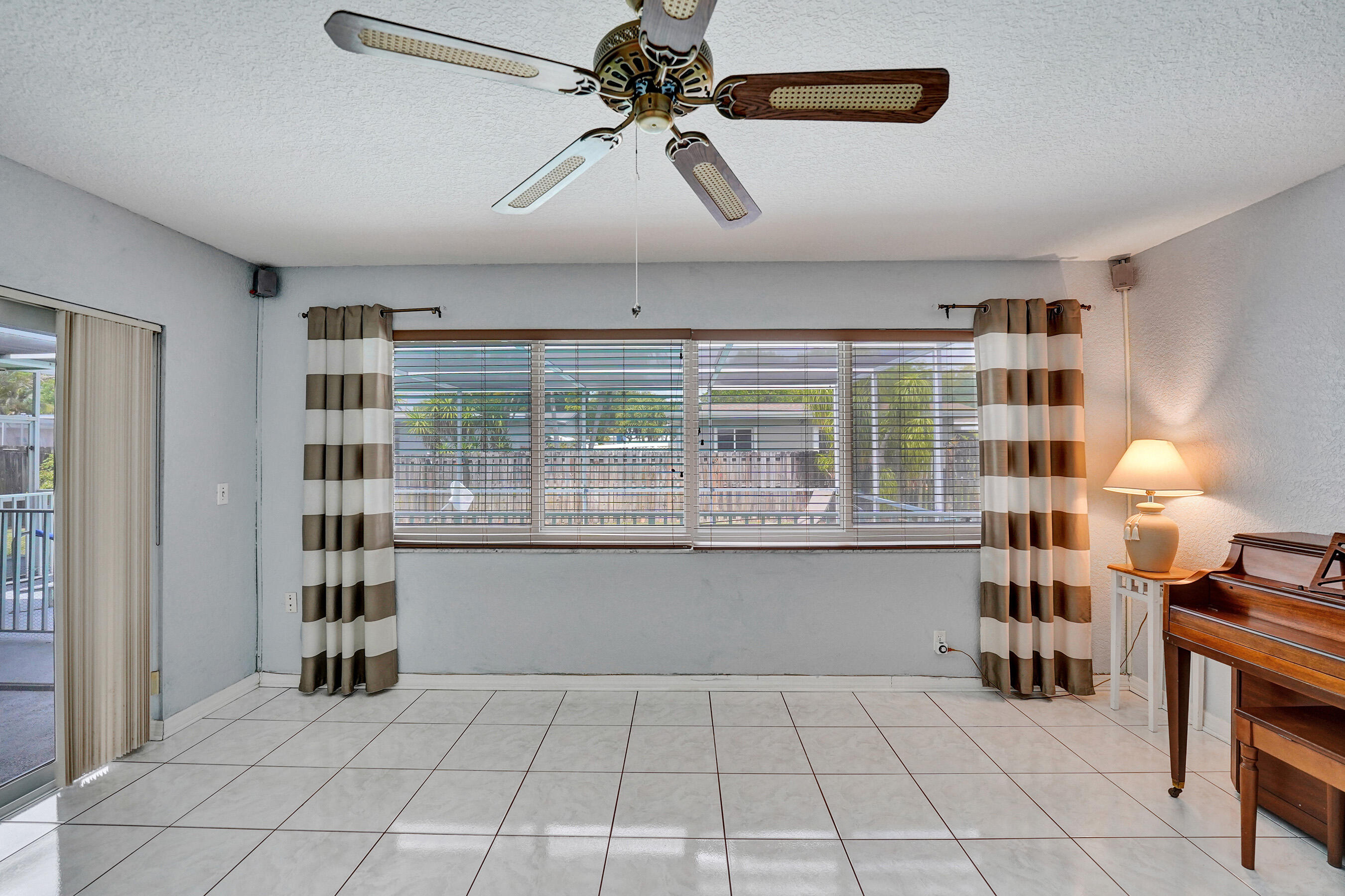 PEMBROKE LAKES SEC 2 - Residential