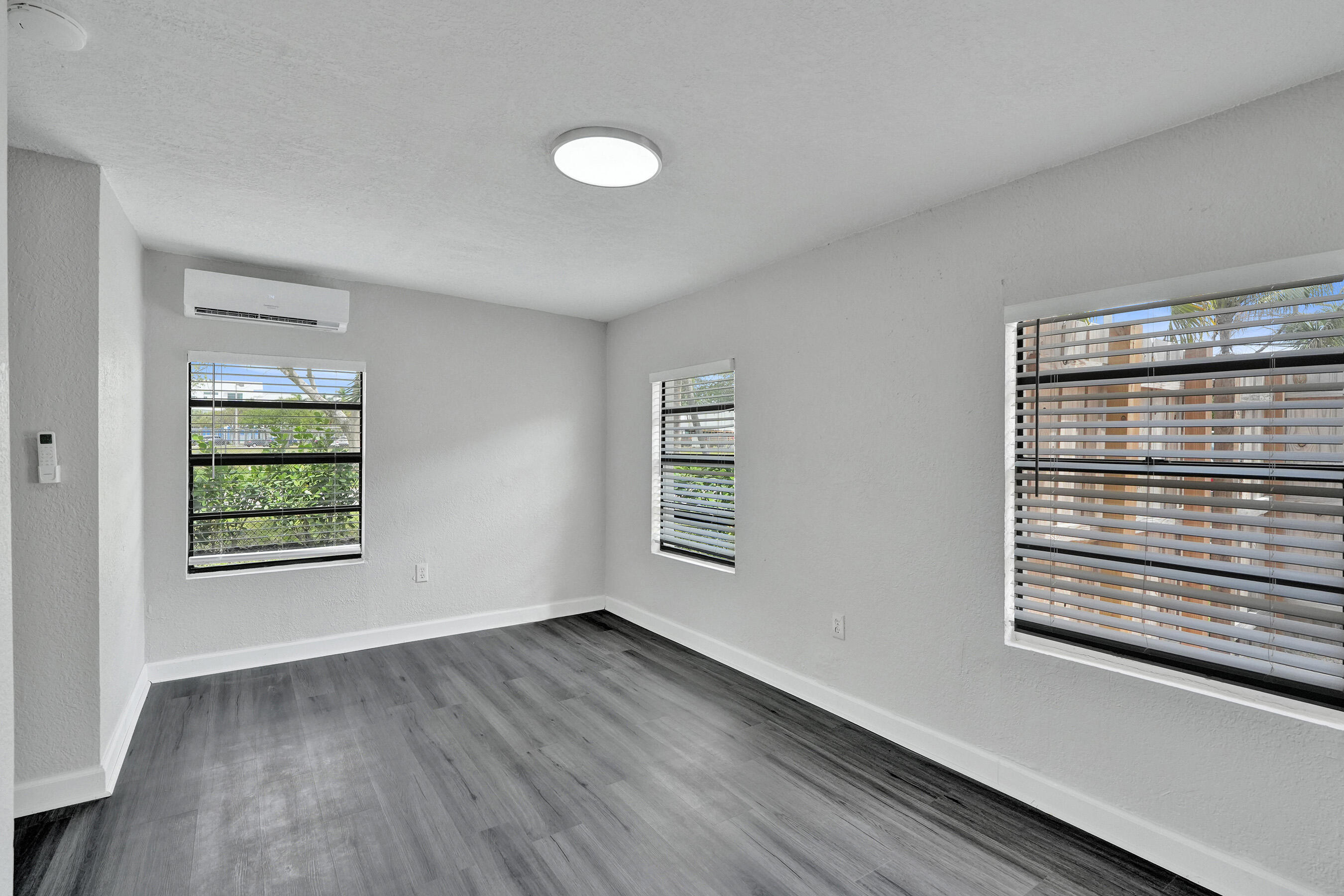 OCEAN WAY PARK - Residential Lease