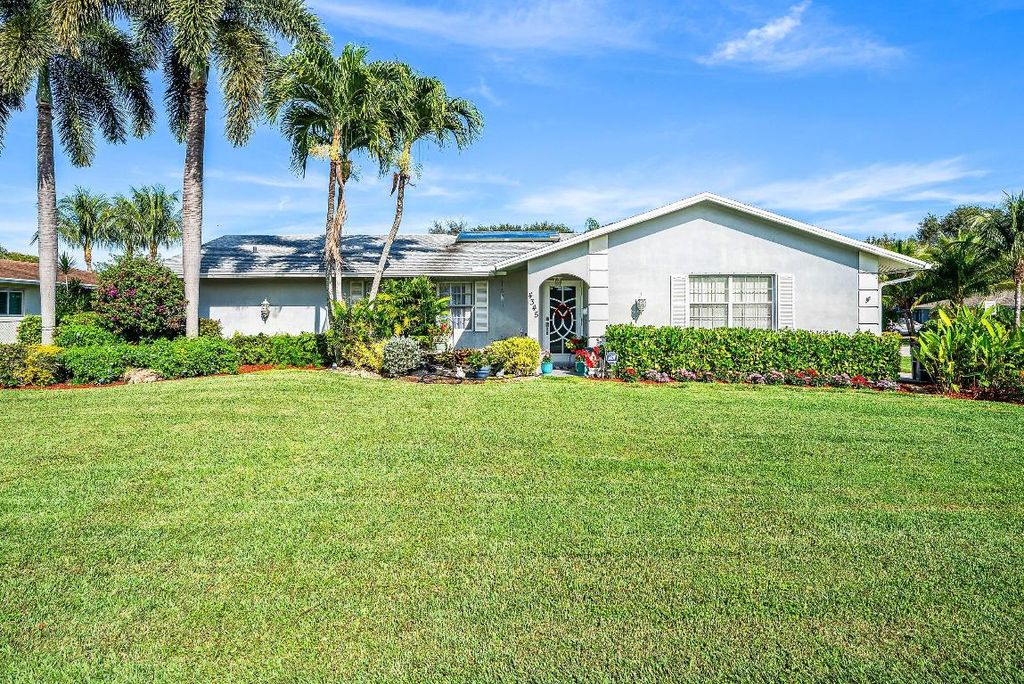 Photo of 4345 Gardenia Drive, Palm Beach Gardens, FL 33410 (MLS # R11151366)