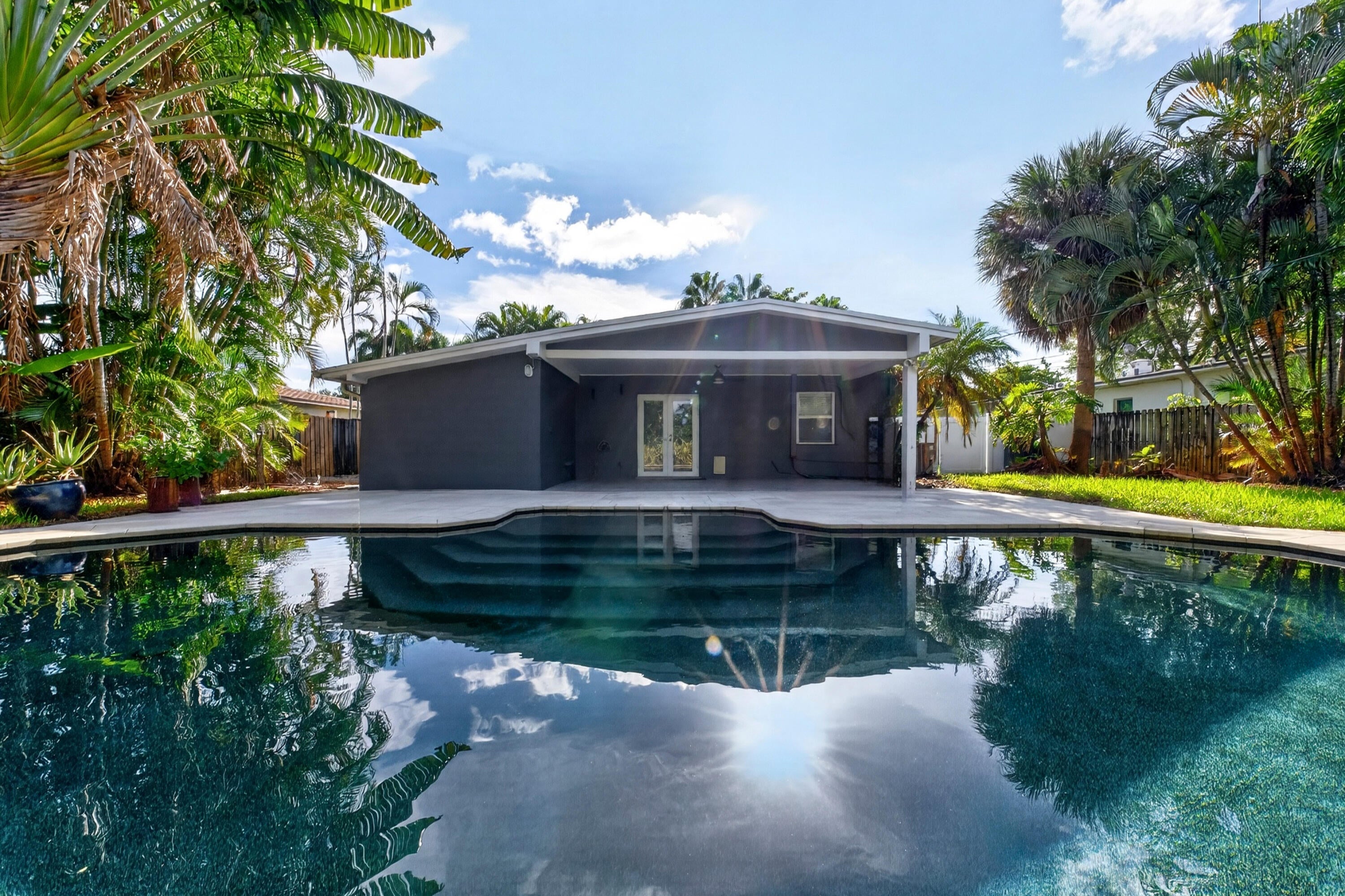 1605 NE 16th Avenue, Fort Lauderdale, FL, 33305/$750,000 1 1605 NE 16th Avenue