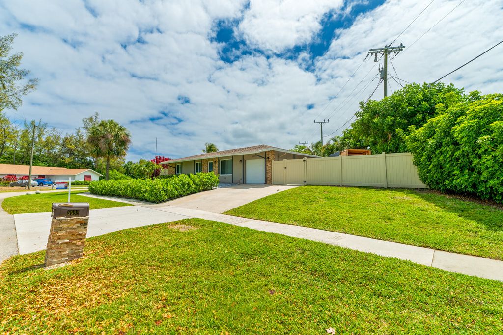 Photo of 8099 Santa Fe Trail, Boca Raton, FL 33487 (MLS # B26015090)