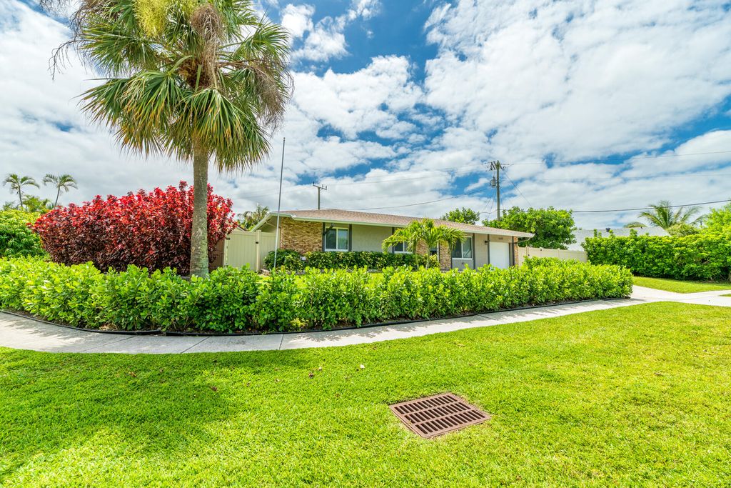 Photo of 8099 Santa Fe Trail, Boca Raton, FL 33487 (MLS # B26015090)