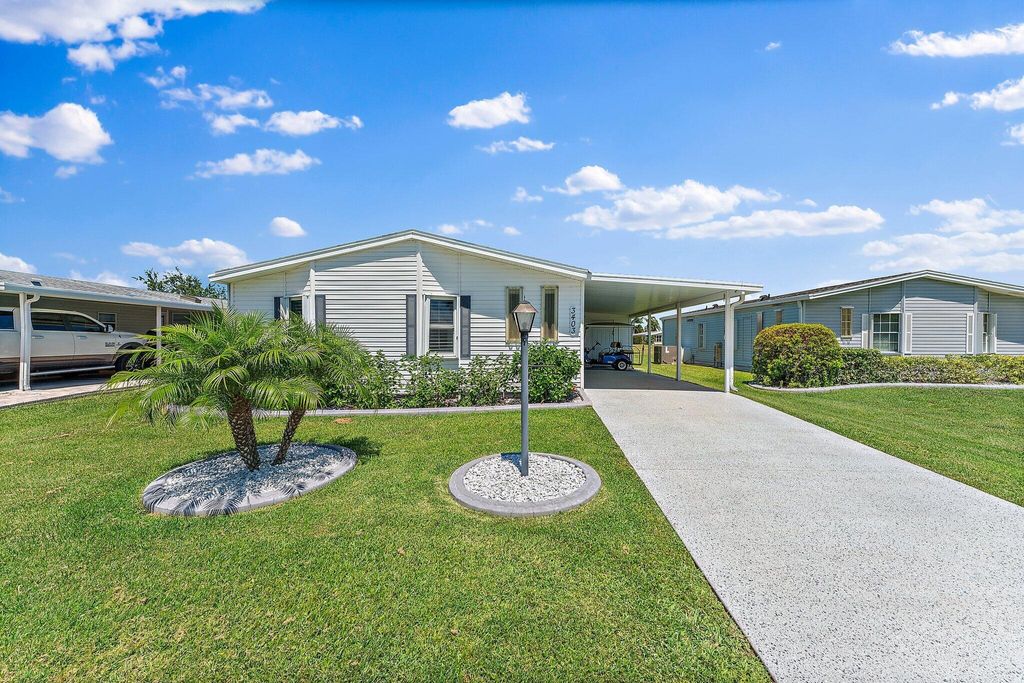 Photo of 3403 Ironwood Avenue, Port Saint Lucie, FL 34952 (MLS # R10990411)