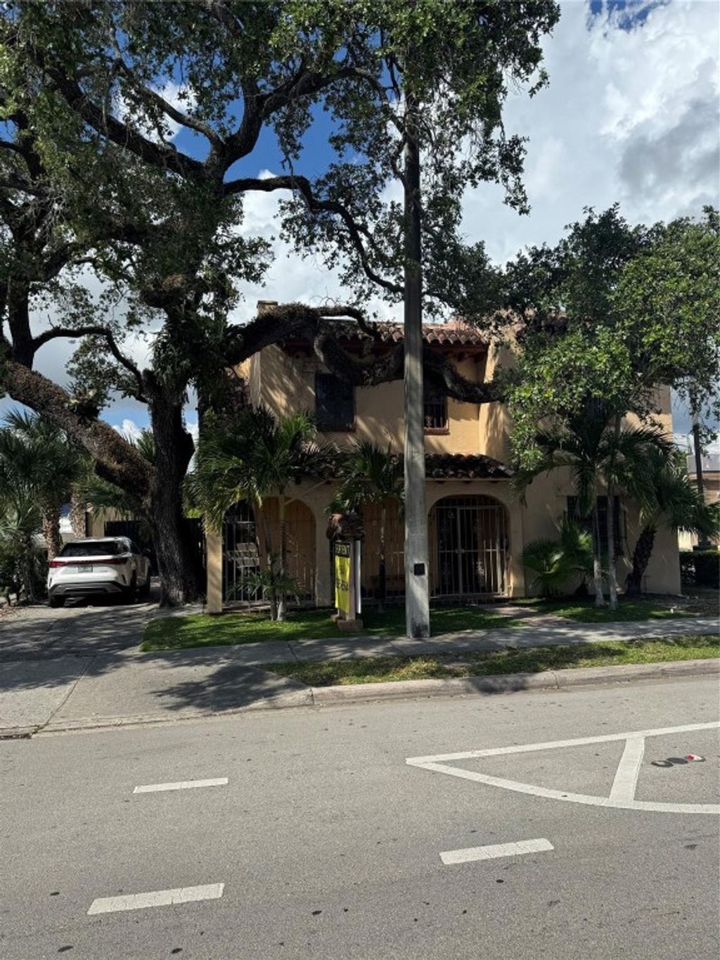 Photo of 1527 NE 4th Avenue, Fort Lauderdale, FL 33304 (MLS # F10532951)