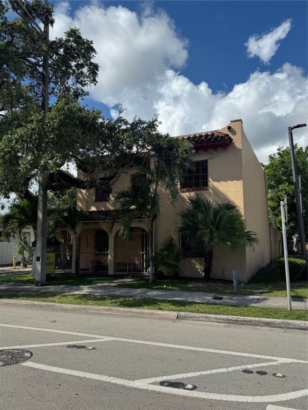 Photo of 1527 NE 4th Avenue, Fort Lauderdale, FL 33304 (MLS # F10532951)