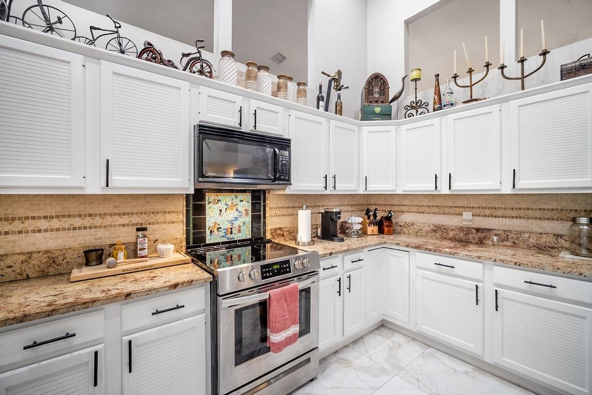 GREENVIEW SHORES 2 OF WEL - Residential