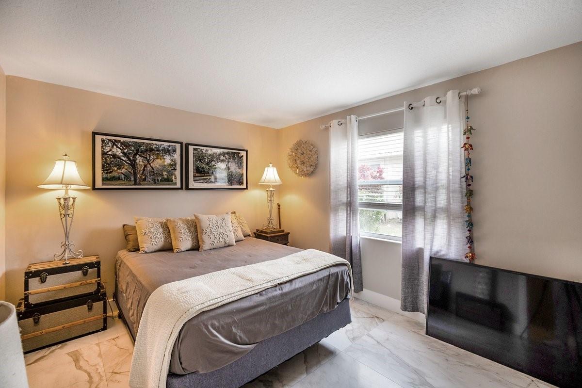 GREENVIEW SHORES 2 OF WEL - Residential