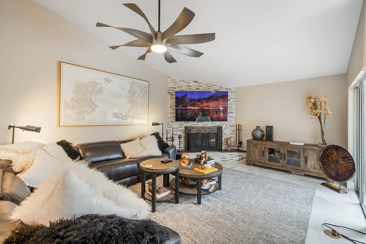 GREENVIEW SHORES 2 OF WEL - Residential