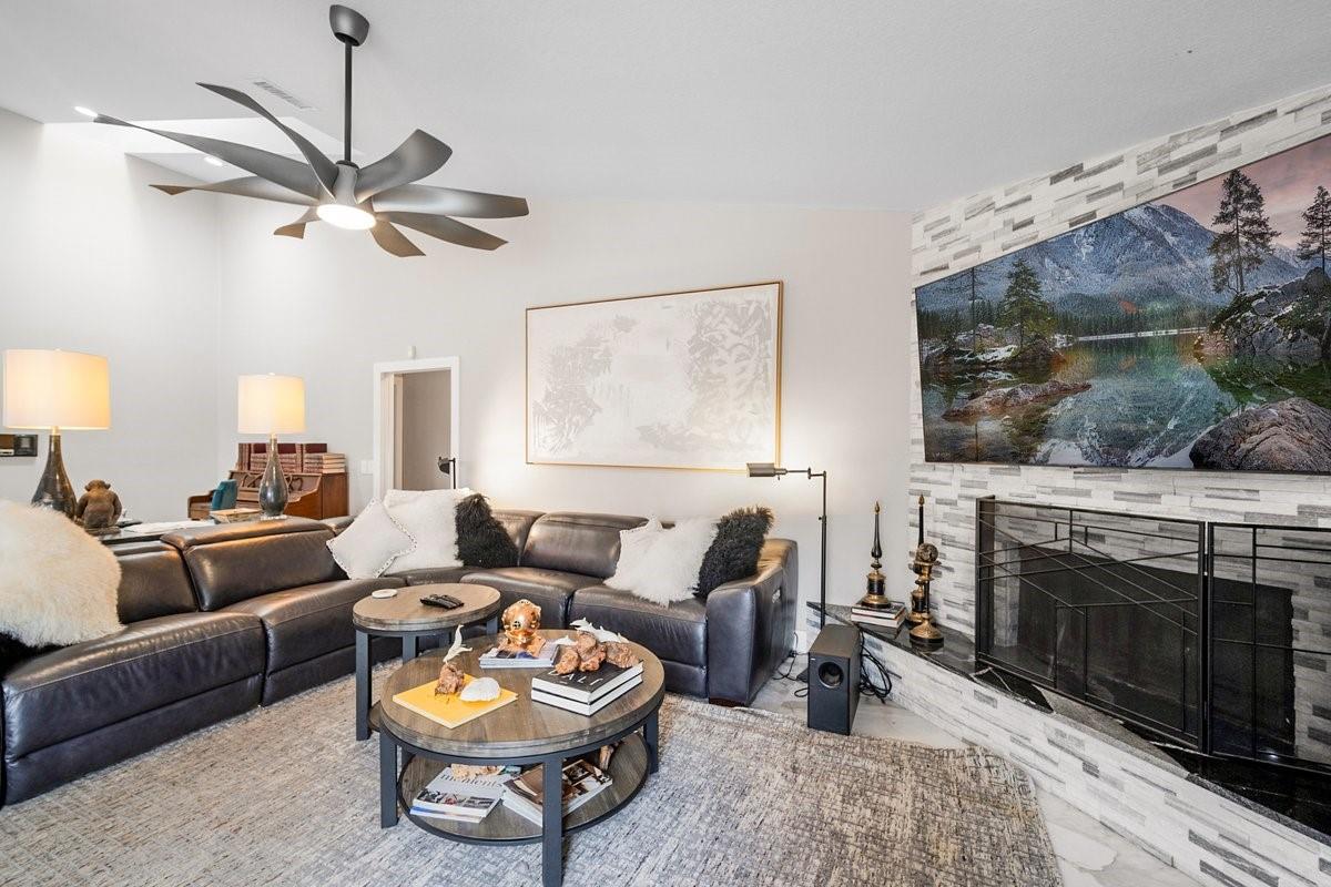 GREENVIEW SHORES 2 OF WEL - Residential