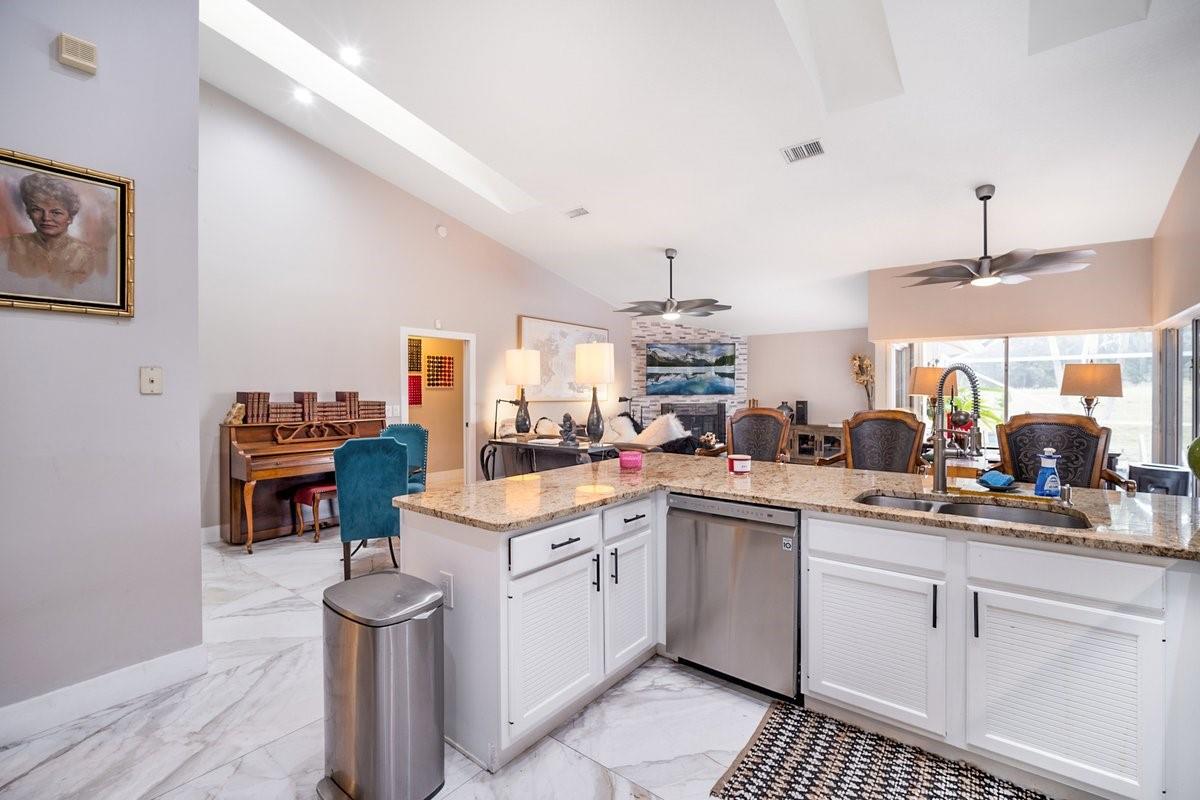 GREENVIEW SHORES 2 OF WEL - Residential