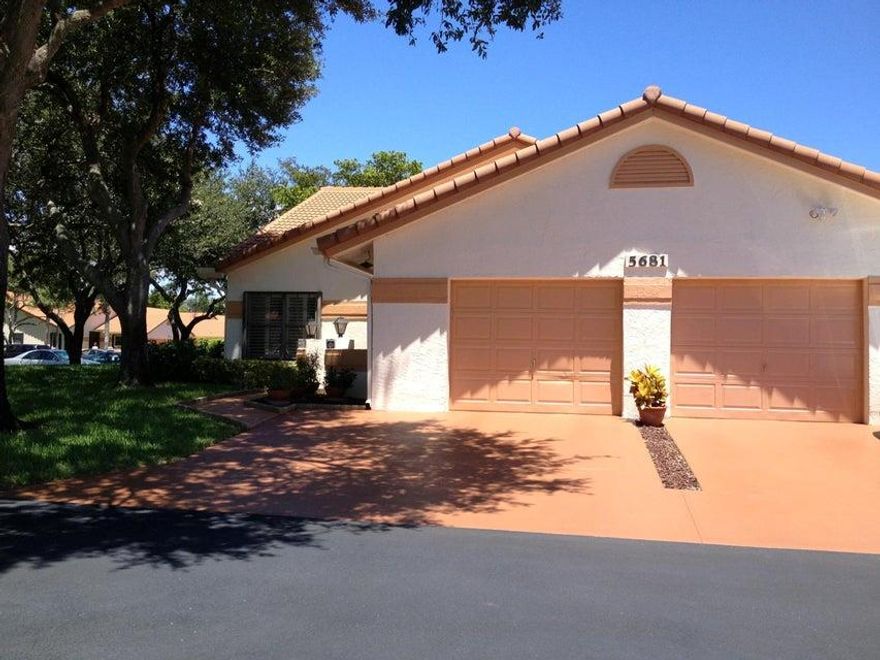 MUCH SOUGHT AFTER 2BR/2B VILLA WITH DEN AND 1CG, WASHER & DRYER BROUGHT INTO HOUSE, RELAXING GARDEN VIEW FROM REAR PATIO, ONLY 2 UNITS TOGETHER,