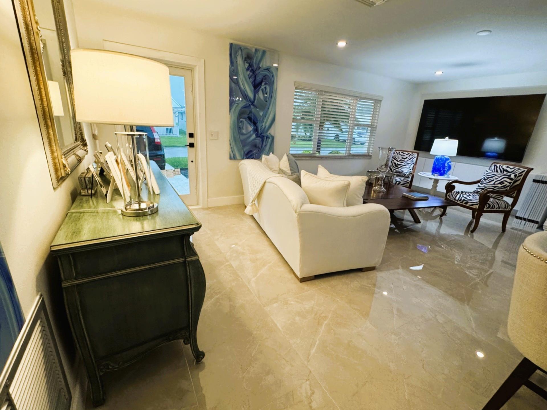 713 SW 15th St