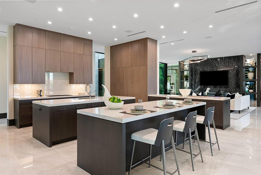 ROYAL PALM YACHT & COUNTRY CLUB - Residential