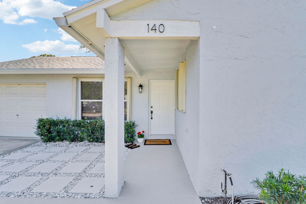 Photo of 140 Village Circle, Jupiter, FL 33458 (MLS # B26031008)