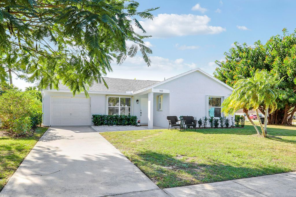 Photo of 140 Village Circle, Jupiter, FL 33458 (MLS # B26031008)