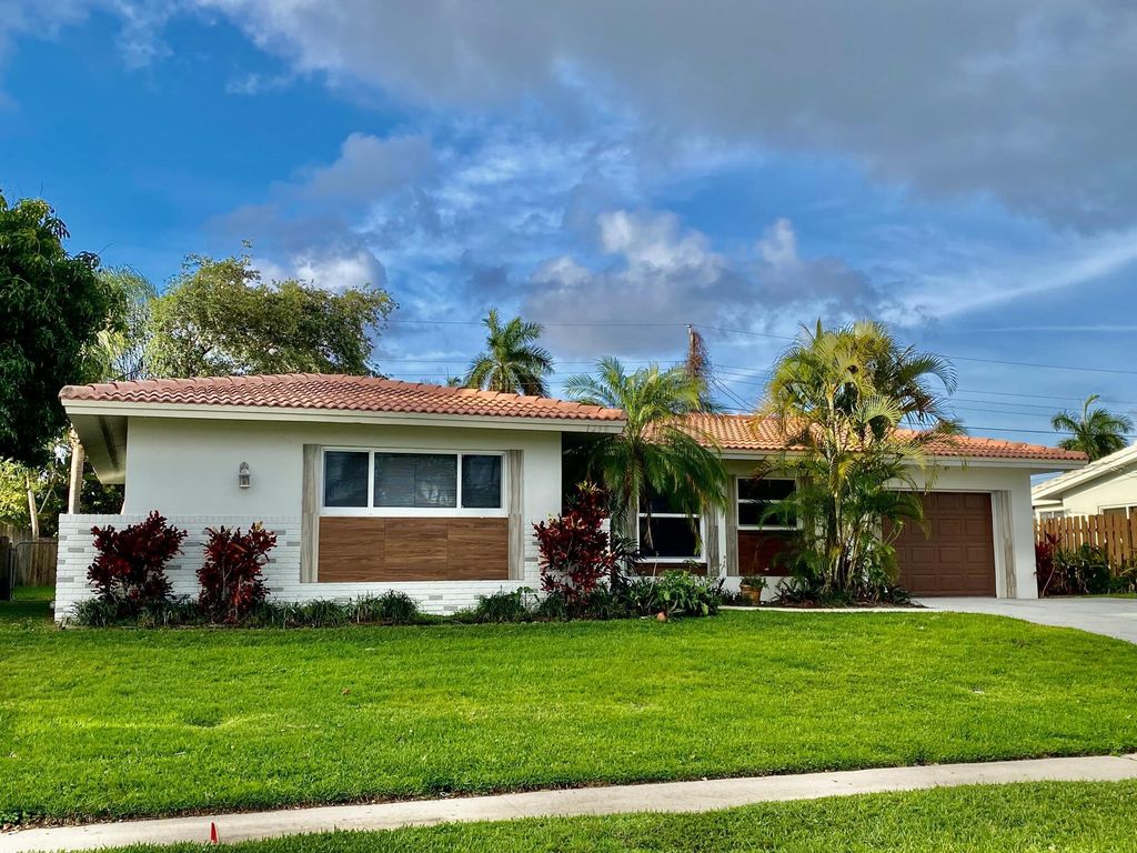 Photo of 1298 SW 8th Street, Boca Raton, FL 33486 (MLS # R11096199)
