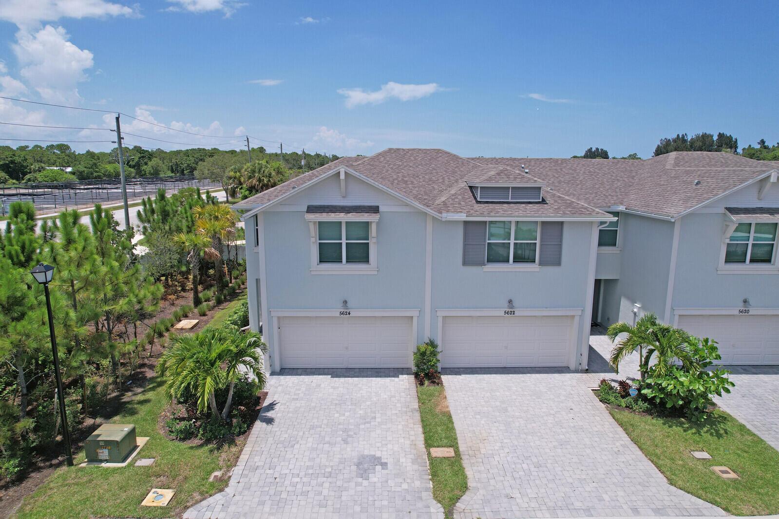 5624 SE Edgewater Circle