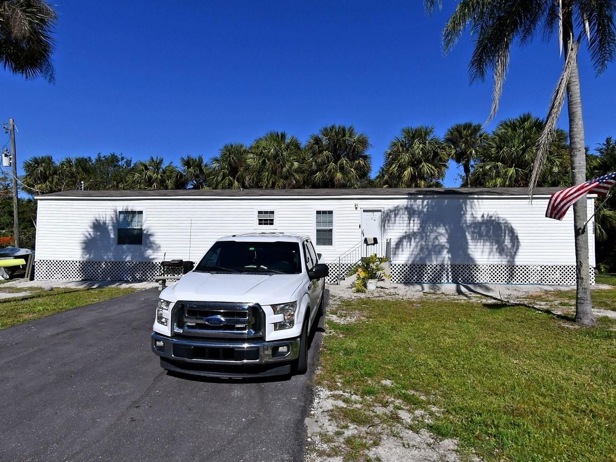 3 BED 2 BATH MOBILE HOME... 2022 CONSTRUCTION.... ALL AGES....PETS OK....RENT HAS BEEN DISCOUNTED SO TENANT MAY GET SERVICE CONTRACT SO TENANT RESPONSABLE FOR REPAIRS AND MAINT..... BRING YOUR OWN APPLIANCES...NO APPLICATION OR CREDIT CHECK.... CASH FOR KEYS...... 5 MONTHS DEPOSIT (FIRST LAST AND 3 SECURITY) ....GO GET THE CASHIERS CHECK AND PICK UP THE KEYS