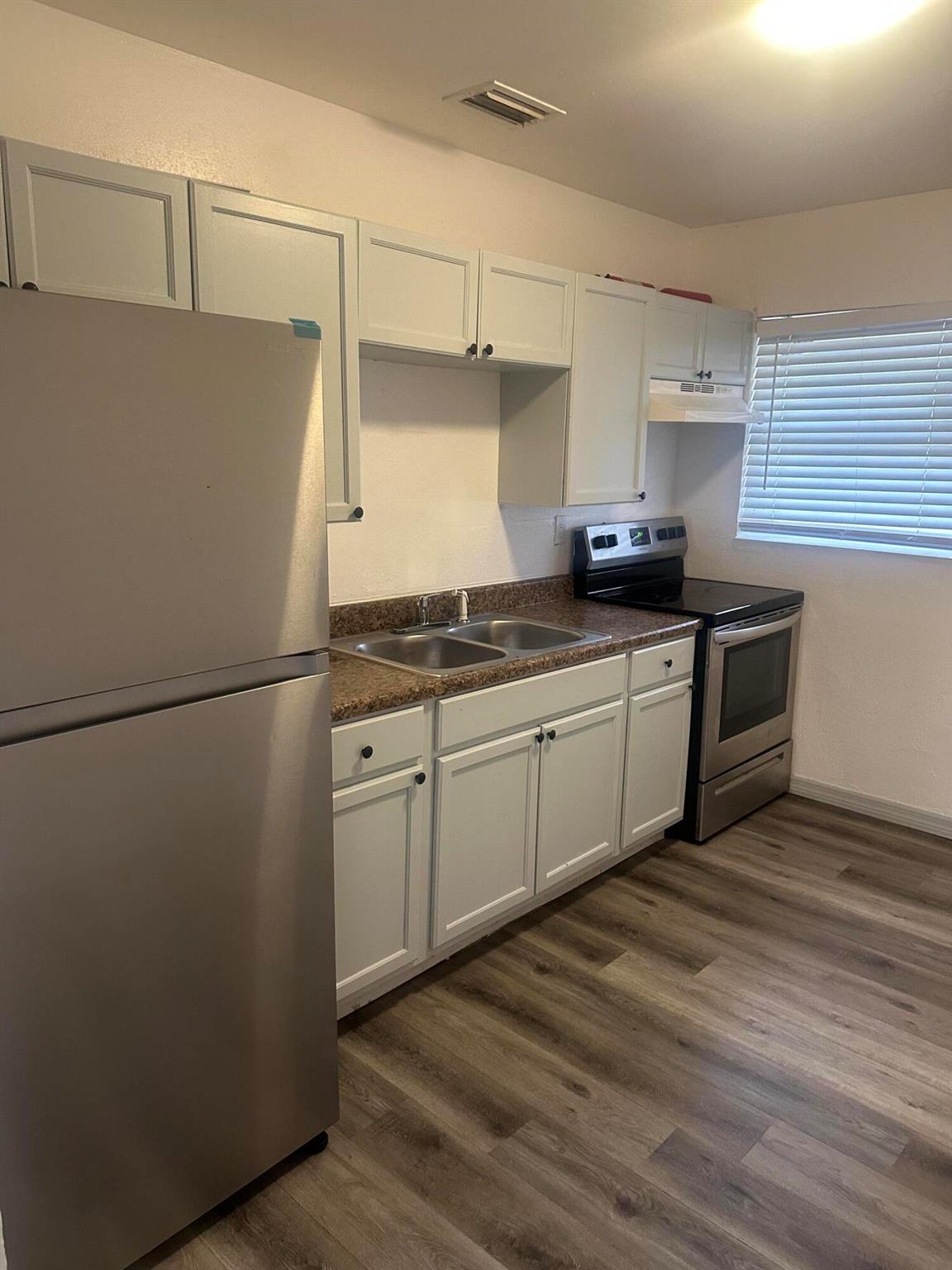 555 W 6th Street 2