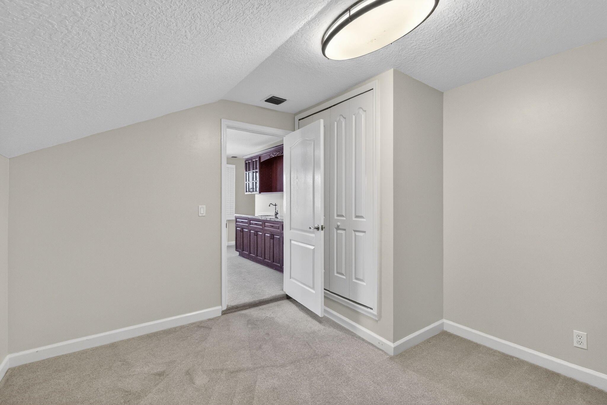 ABERDEEN 24 - Residential