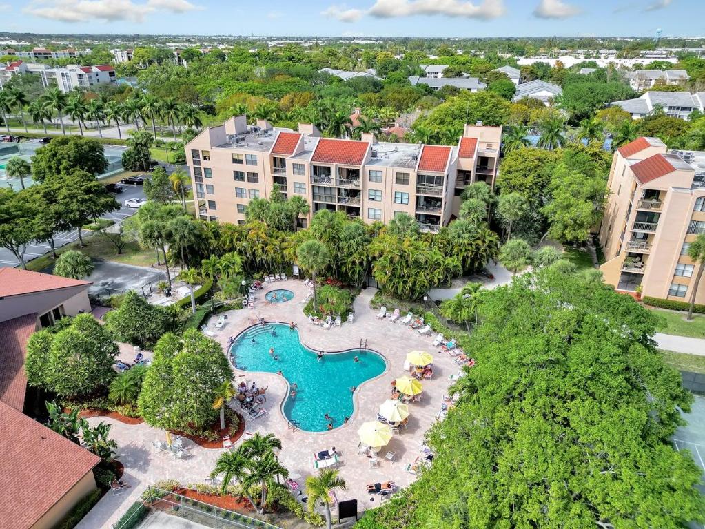 LAVERS DELRAY RACQUET CLUB CONDO - Residential Lease