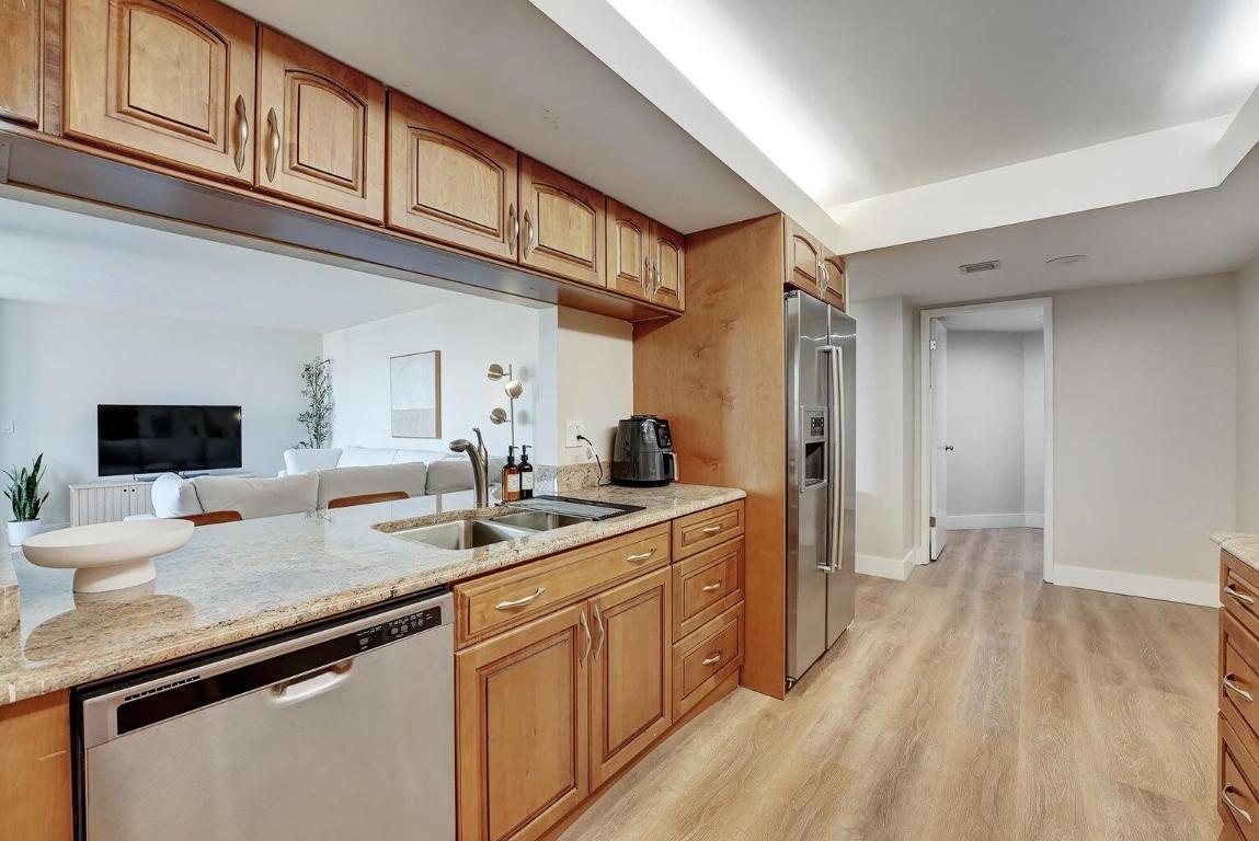 LAVERS DELRAY RACQUET CLUB CONDO - Residential Lease