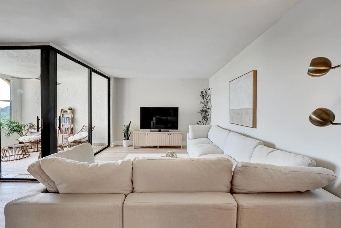 LAVERS DELRAY RACQUET CLUB CONDO - Residential Lease