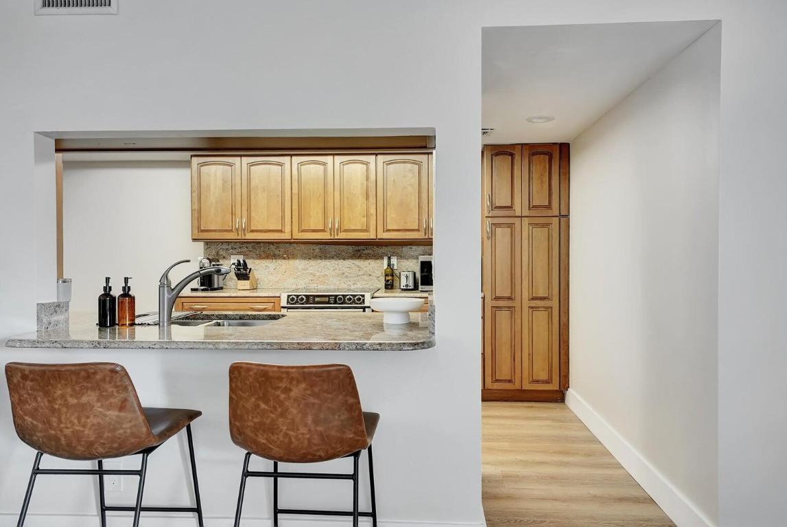 LAVERS DELRAY RACQUET CLUB CONDO - Residential Lease