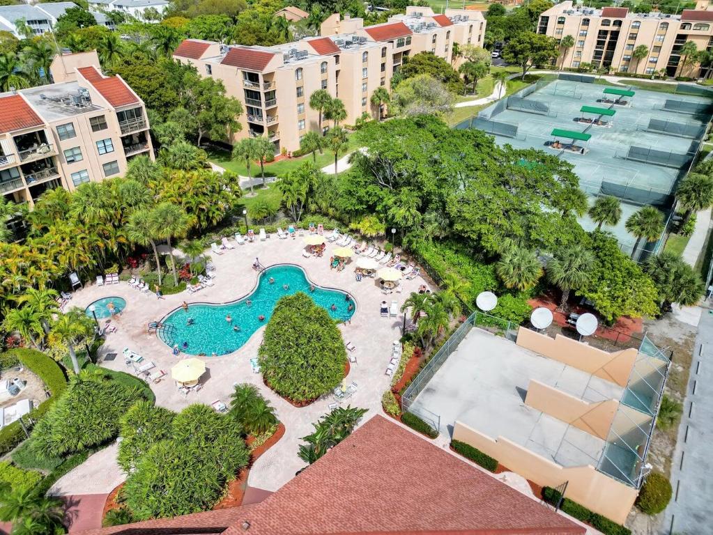 LAVERS DELRAY RACQUET CLUB CONDO - Residential Lease