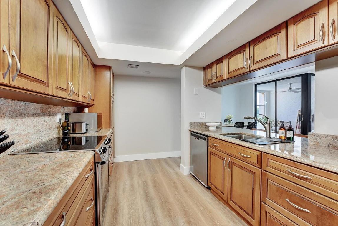 LAVERS DELRAY RACQUET CLUB CONDO - Residential Lease